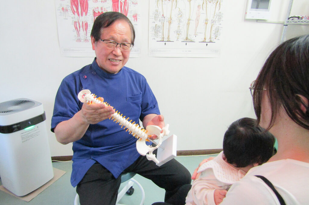 横倉整体院のカウンセリングの様子